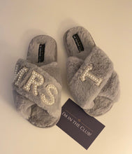Load image into Gallery viewer, Bridal Faux Fur Crossover personalised slippers
